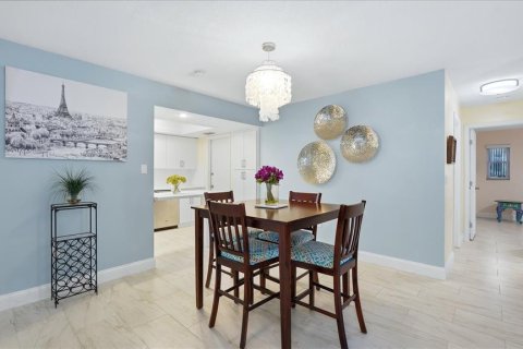 Casa en venta en Sarasota, Florida, 2 dormitorios, 123.93 m2 № 2225244 - foto 11