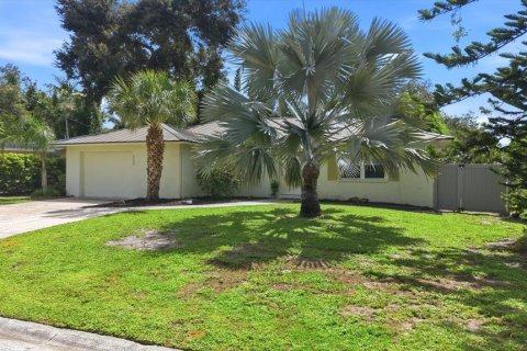 Casa en venta en Sarasota, Florida, 2 dormitorios, 123.93 m2 № 2225244 - foto 2
