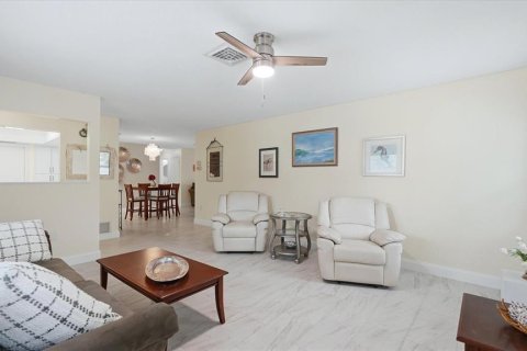 Casa en venta en Sarasota, Florida, 2 dormitorios, 123.93 m2 № 2225244 - foto 9
