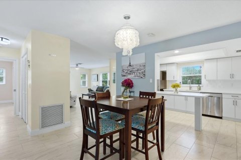 Casa en venta en Sarasota, Florida, 2 dormitorios, 123.93 m2 № 2225244 - foto 12