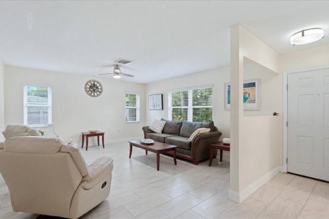 Casa en venta en Sarasota, Florida, 2 dormitorios, 123.93 m2 № 2225244 - foto 7