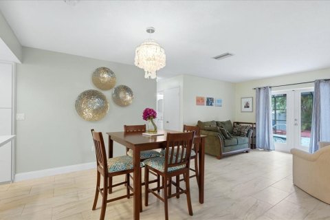 Casa en venta en Sarasota, Florida, 2 dormitorios, 123.93 m2 № 2225244 - foto 10