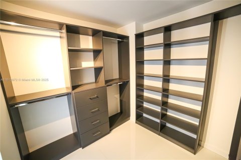 Copropriété à vendre à Hallandale Beach, Floride: 2 chambres, 135.17 m2 № 1960070 - photo 24