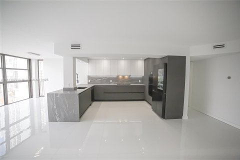 Copropriété à vendre à Hallandale Beach, Floride: 2 chambres, 135.17 m2 № 1960070 - photo 3