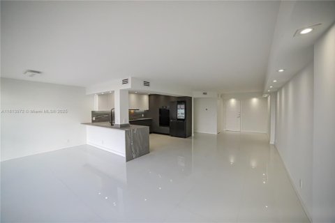 Copropriété à vendre à Hallandale Beach, Floride: 2 chambres, 135.17 m2 № 1960070 - photo 2
