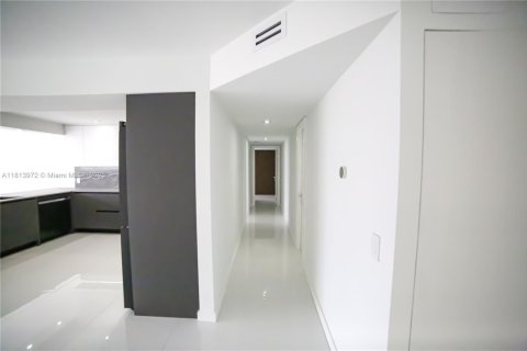 Copropriété à vendre à Hallandale Beach, Floride: 2 chambres, 135.17 m2 № 1960070 - photo 5