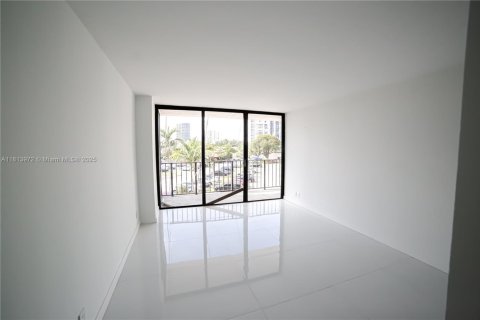 Copropriété à vendre à Hallandale Beach, Floride: 2 chambres, 135.17 m2 № 1960070 - photo 9