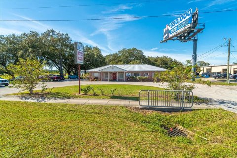 Commercial property in Kissimmee, Florida № 224923 - photo 4