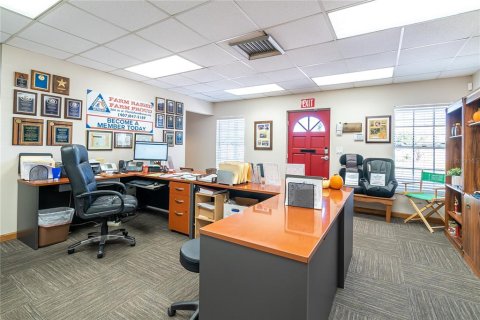 Commercial property in Kissimmee, Florida № 224923 - photo 11