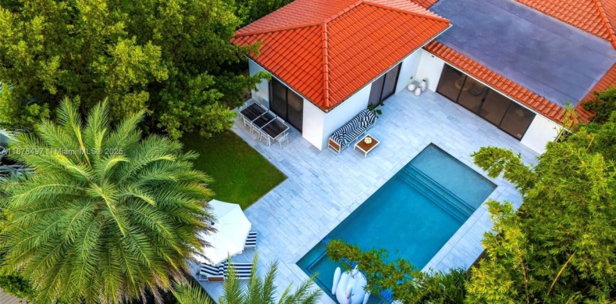 Villa ou maison à Miami Beach, Floride 4 chambres, 228.08 m2 № 1939098