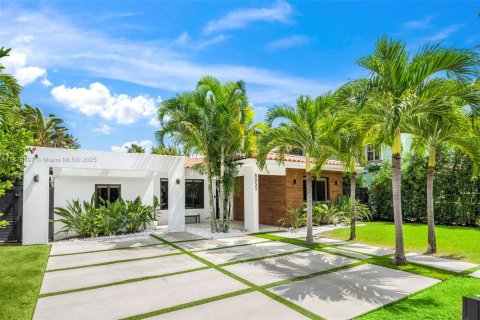 Villa ou maison à vendre à Miami Beach, Floride: 4 chambres, 228.08 m2 № 1939098 - photo 2