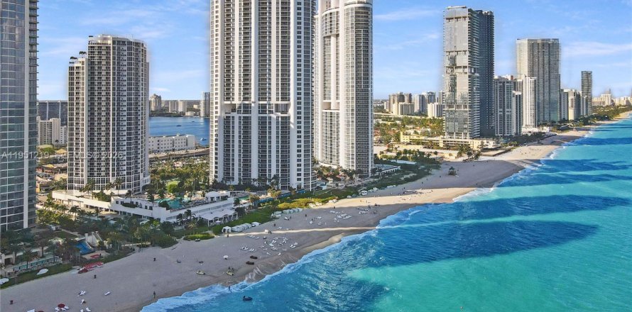 Condominio en Sunny Isles Beach, Florida, 1 dormitorio  № 2007234