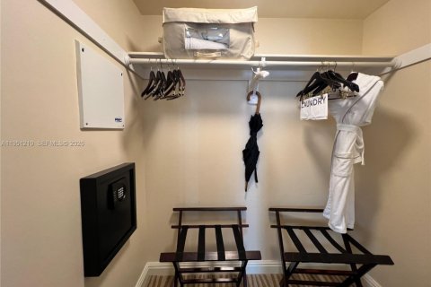 Condominio en venta en Sunny Isles Beach, Florida, 1 dormitorio, 94.85 m2 № 2007234 - foto 11