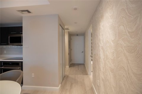 Condo in Miami, Florida, 1 bedroom  № 1814126 - photo 10