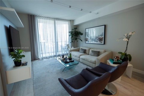 Condo in Miami, Florida, 1 bedroom  № 1814126 - photo 2