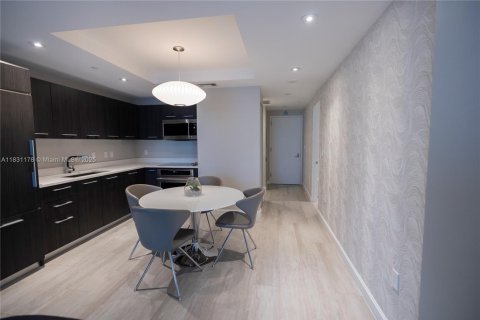 Condo in Miami, Florida, 1 bedroom  № 1814126 - photo 9