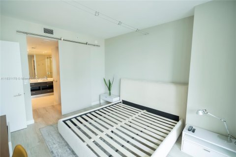 Condo in Miami, Florida, 1 bedroom  № 1814126 - photo 14