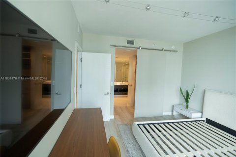 Condo in Miami, Florida, 1 bedroom  № 1814126 - photo 13