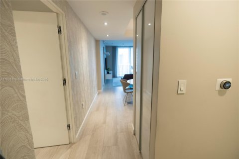 Condo in Miami, Florida, 1 bedroom  № 1814126 - photo 24