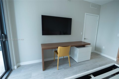 Condo in Miami, Florida, 1 bedroom  № 1814126 - photo 16