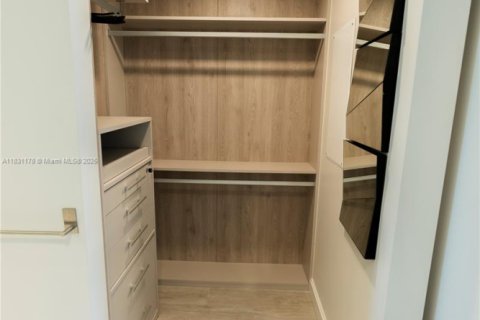 Condo in Miami, Florida, 1 bedroom  № 1814126 - photo 18