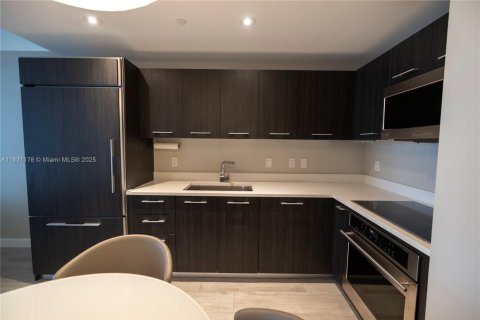 Condo in Miami, Florida, 1 bedroom  № 1814126 - photo 8