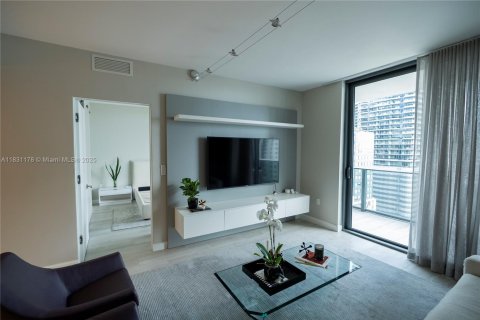 Condo in Miami, Florida, 1 bedroom  № 1814126 - photo 6