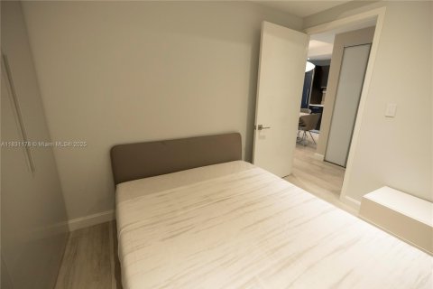 Condo in Miami, Florida, 1 bedroom  № 1814126 - photo 27