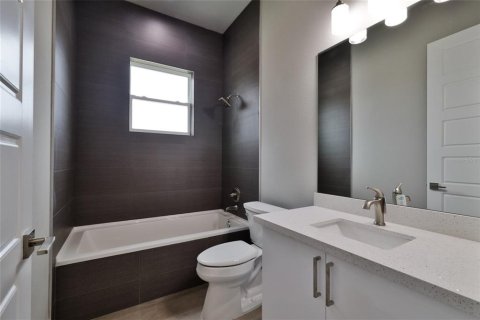 Commercial property in Palm Coast, Florida 6 bedrooms, 292.64 sq.m. № 2393906 - photo 24
