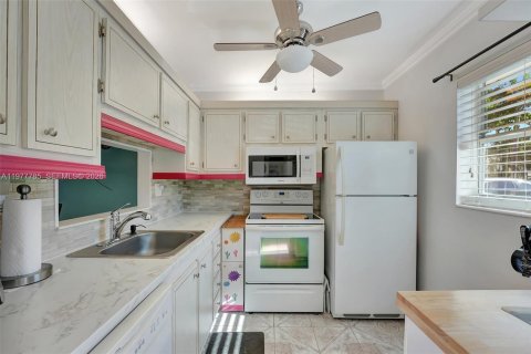 Купить кондоминиум в Лодердейл-Лейкс, Флорида 1 спальня, 63.55м2, № 2079221 - фото 8