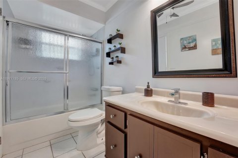 Купить кондоминиум в Лодердейл-Лейкс, Флорида 1 спальня, 63.55м2, № 2079221 - фото 13