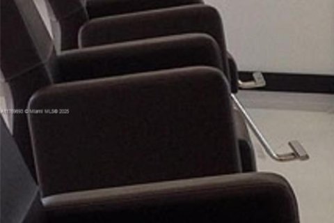 Propiedad comercial en venta en Doral, Florida № 2042385 - foto 3