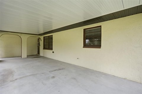 House in Punta Gorda, Florida 3 bedrooms, 90.21 sq.m. № 2219664 - photo 6