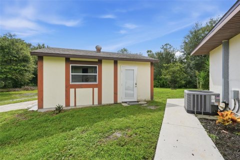 House in Punta Gorda, Florida 3 bedrooms, 90.21 sq.m. № 2219664 - photo 28