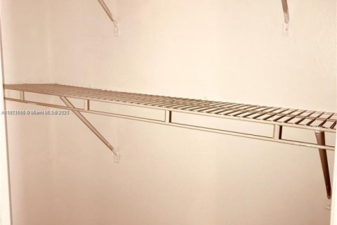 Купить кондоминиум в Халландейл-Бич, Флорида 2 спальни, 98.48м2, № 1783888 - фото 19