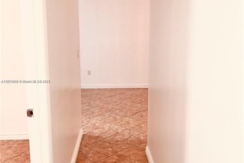Купить кондоминиум в Халландейл-Бич, Флорида 2 спальни, 98.48м2, № 1783888 - фото 11