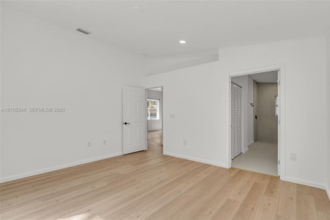 Villa ou maison à louer à Miramar, Floride: 4 chambres, 148.36 m2 № 2412953 - photo 22