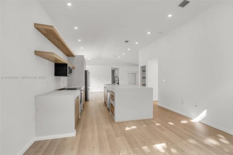 Villa ou maison à louer à Miramar, Floride: 4 chambres, 148.36 m2 № 2412953 - photo 7