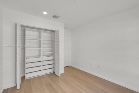 Villa ou maison à louer à Miramar, Floride: 4 chambres, 148.36 m2 № 2412953 - photo 29