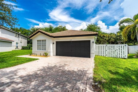 Villa ou maison à louer à Miramar, Floride: 4 chambres, 148.36 m2 № 2412953 - photo 3