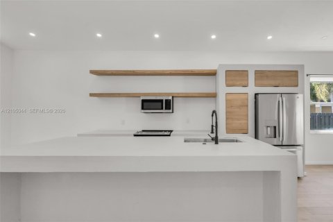 Villa ou maison à louer à Miramar, Floride: 4 chambres, 148.36 m2 № 2412953 - photo 9