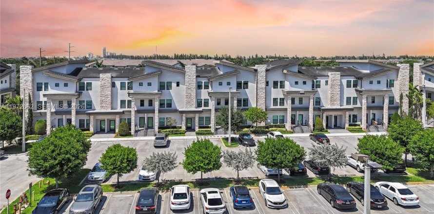 Condo in Doral, Florida, 3 bedrooms  № 2033988