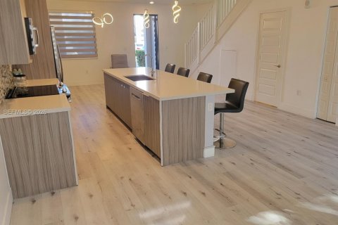 Condo in Doral, Florida, 3 bedrooms  № 2033988 - photo 3