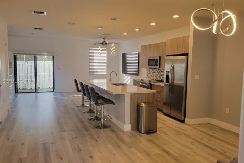 Condo in Doral, Florida, 3 bedrooms  № 2033988 - photo 2