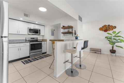 Copropriété à vendre à North Miami, Floride: 2 chambres, 110.37 m2 № 2045021 - photo 15