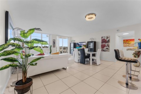 Copropriété à vendre à North Miami, Floride: 2 chambres, 110.37 m2 № 2045021 - photo 9