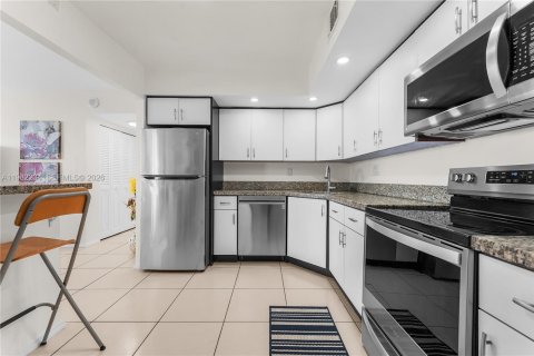 Copropriété à vendre à North Miami, Floride: 2 chambres, 110.37 m2 № 2045021 - photo 17