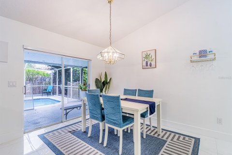 Casa en venta en Brandon, Florida, 5 dormitorios, 219.25 m2 № 1903486 - foto 10