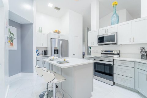 Casa en venta en Brandon, Florida, 5 dormitorios, 219.25 m2 № 1903486 - foto 7