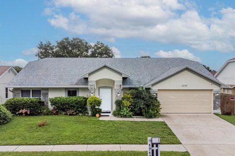 Casa en venta en Brandon, Florida, 5 dormitorios, 219.25 m2 № 1903486 - foto 1